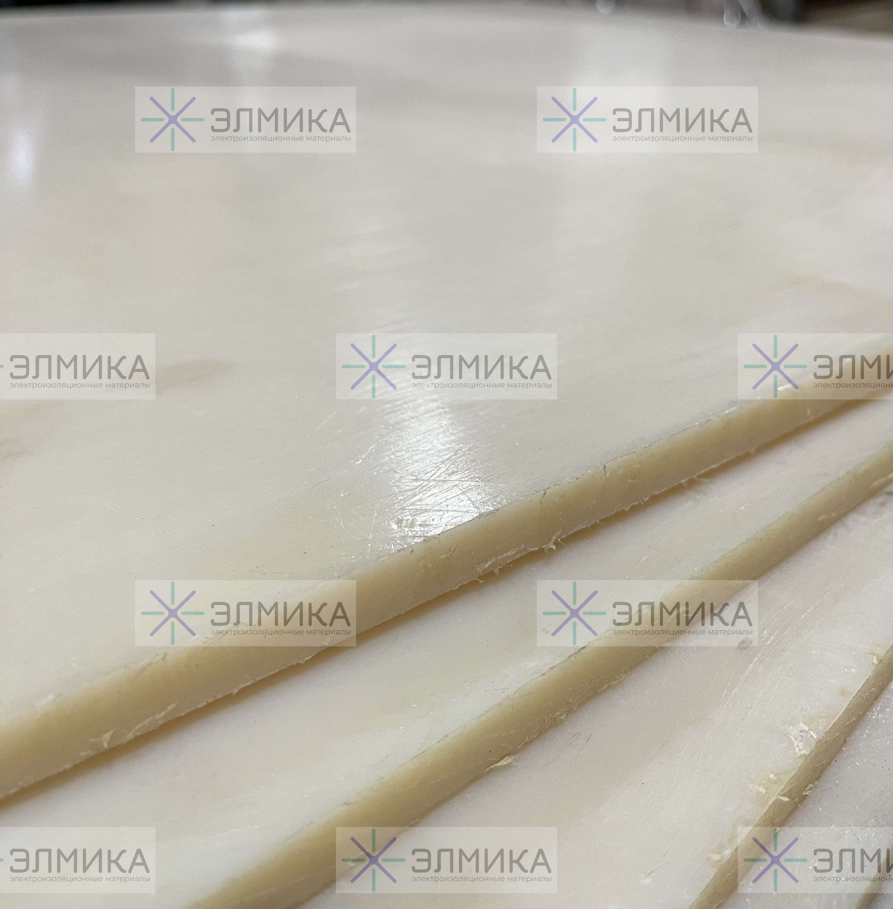 Лист капролона ПА-6 размером 1000×1000 мм — промышленная заготовка из полиамида